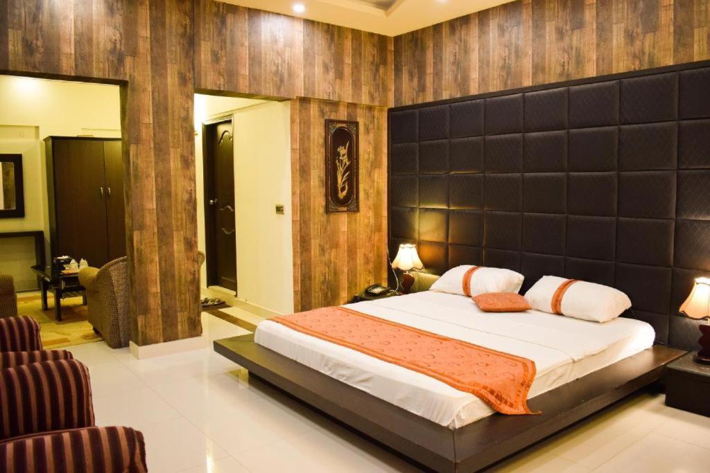 Thomas Guest House Islamabad Buitenkant foto