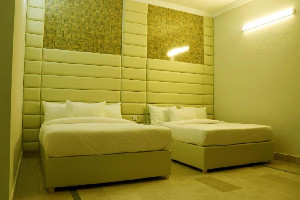Thomas Guest House Islamabad Buitenkant foto